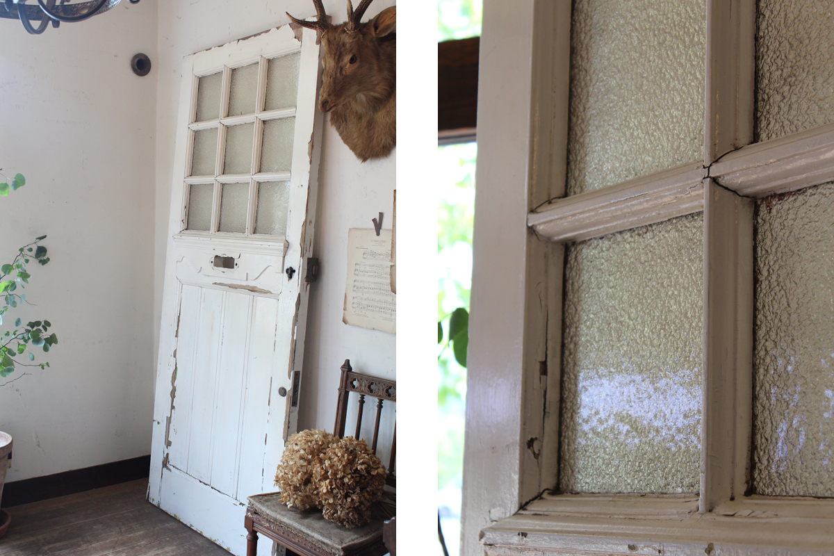O392　イギリスの古いペンキの剥がれたシャビーなドア・室内ドア・玄関ドア・建具